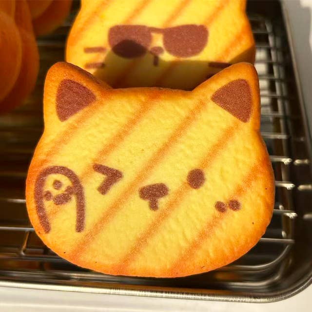 Nyang Nyang Cat Bread Squishy-Rebound Stress Toy